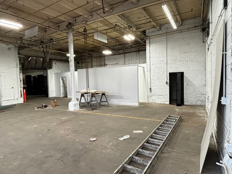 More Photos Of 1014-1054 N Kolmar Ave, Chicago Warehouse For Lease