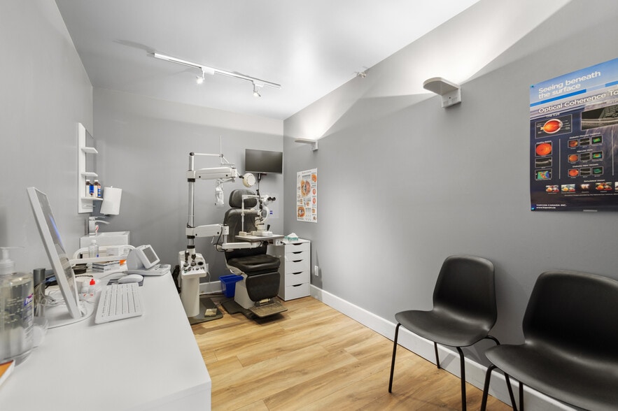 More Photos Of 201 Queen St S, Mississauga Storefront Retail Office For Sale