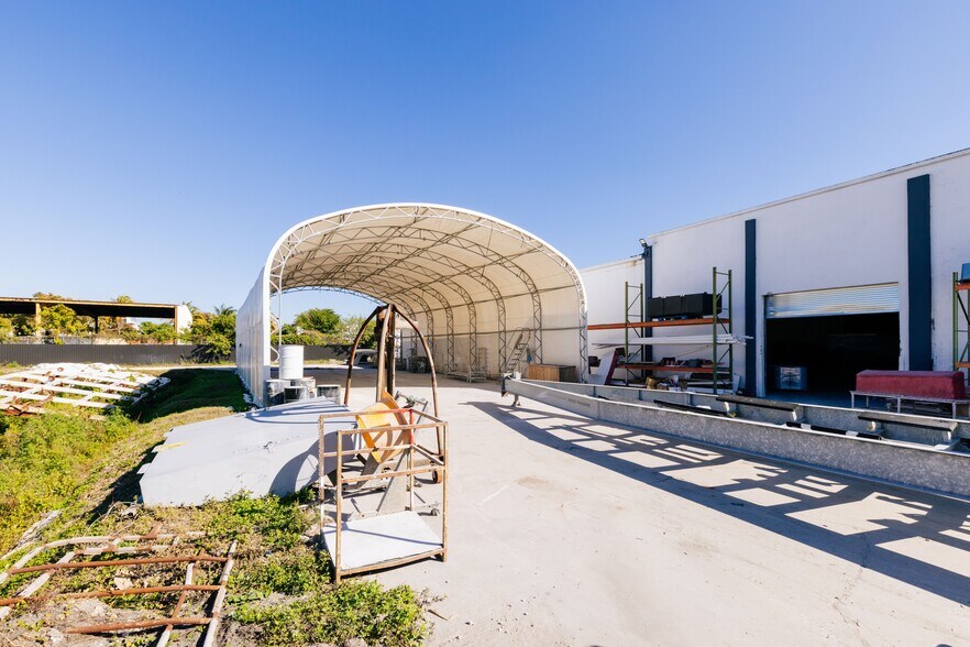 More Photos Of 13041 NW 43rd Ave, Opa-locka Warehouse For Lease