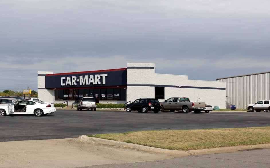 Primary Photo Of 1220 E Oak St, Conway Auto Dealership For Sale