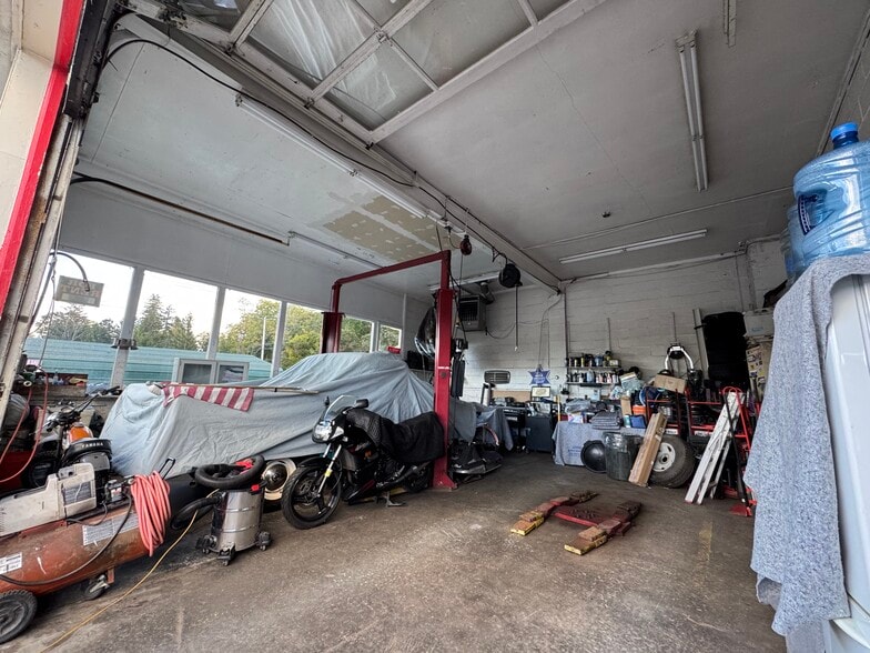 More Photos Of 315 Route 22, Pawling Showroom For Sale