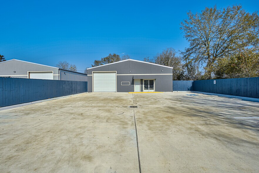 More Photos Of 4104 Dawn St, Houston Warehouse For Lease