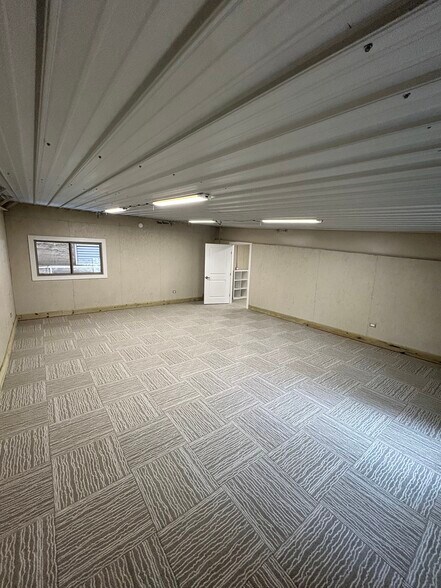 More Photos Of 9 Spanish Pass Rd, Boerne Showroom For Lease