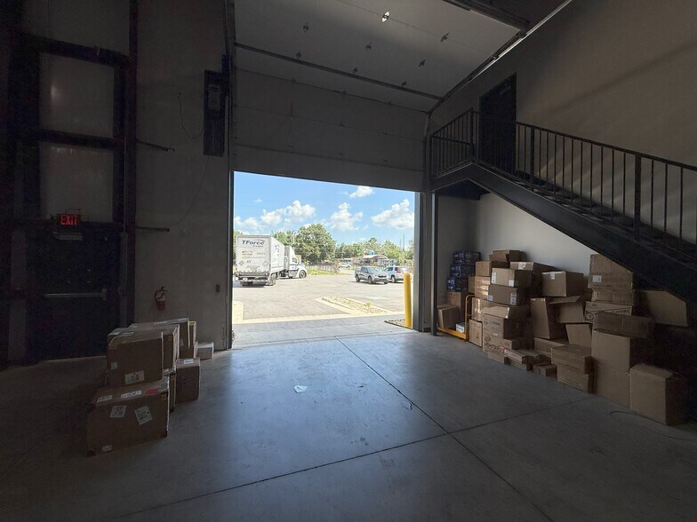 More Photos Of 282 W Hudson Rd, Rogers Flex For Lease