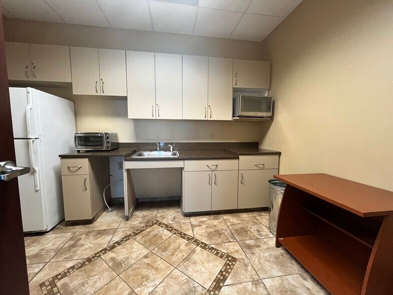 More Photos Of 652 Independence Pky, Chesapeake Office For Sale