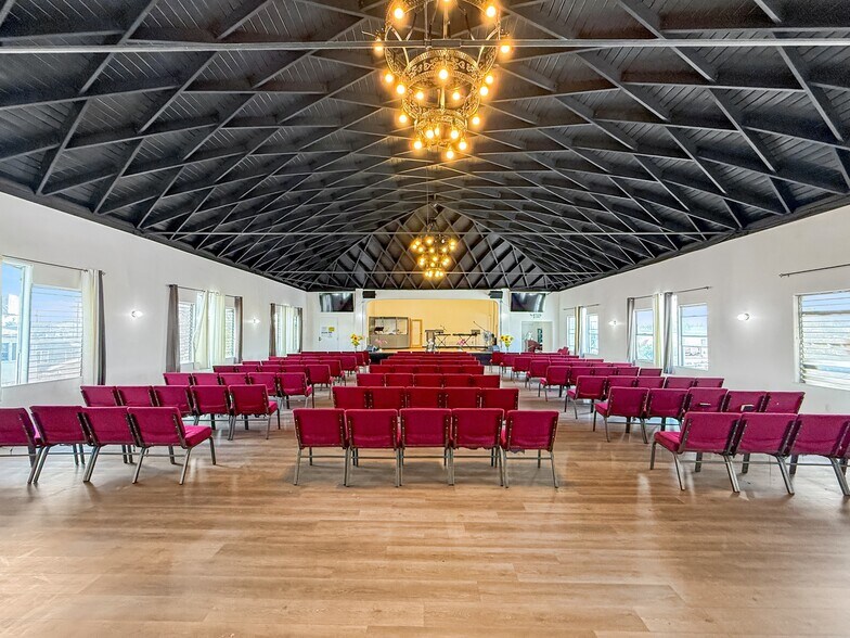 More Photos Of 7101 Menlo Ave, Los Angeles Specialty For Sale