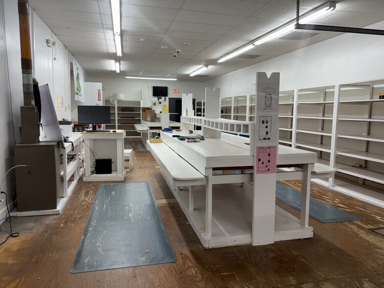 More Photos Of 1304 S Broad St, Monroe Flex For Lease