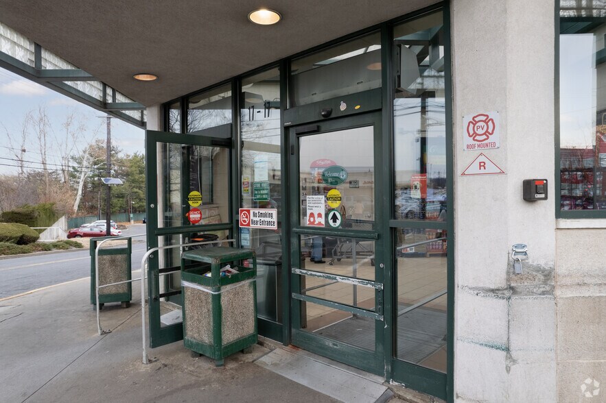 More Photos Of 17 River Rd, Fair Lawn Unknown For Lease