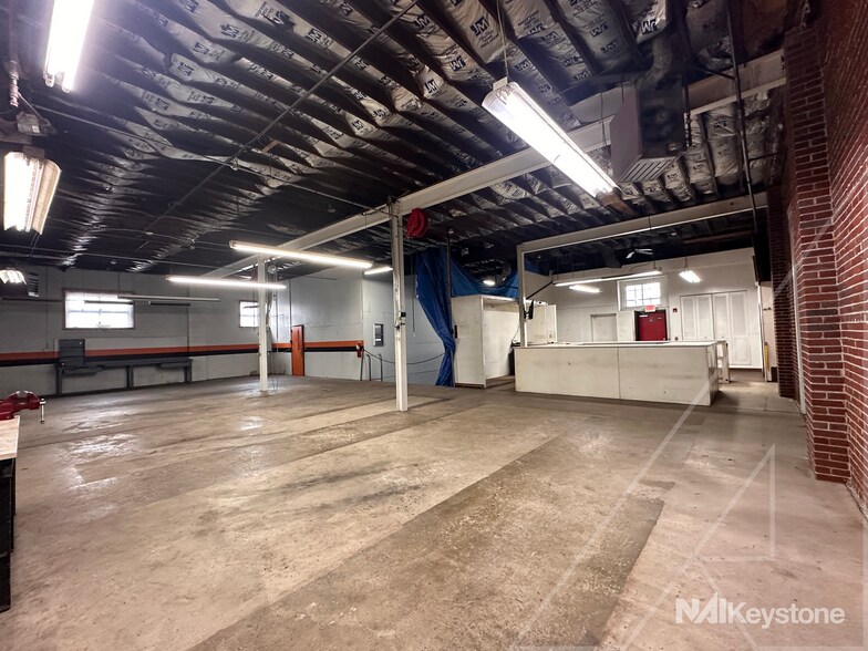 More Photos Of 64 Morgantown Rd, Reading Warehouse For Lease