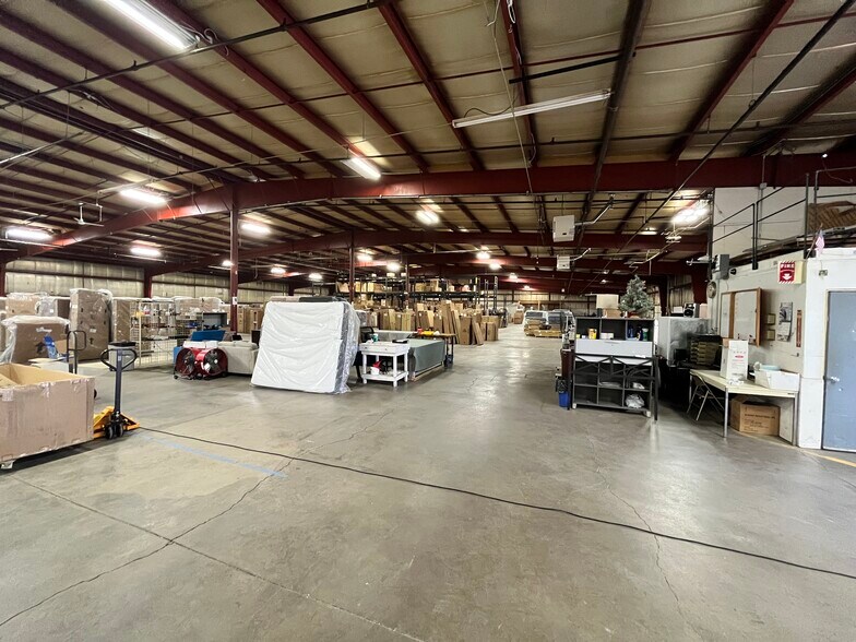 More Photos Of 2041 S Stoughton Rd, Madison Warehouse For Lease