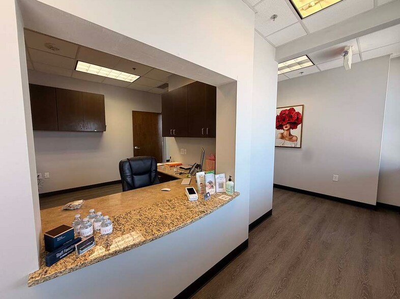 More Photos Of 250 E Basse Rd, San Antonio Medical For Lease