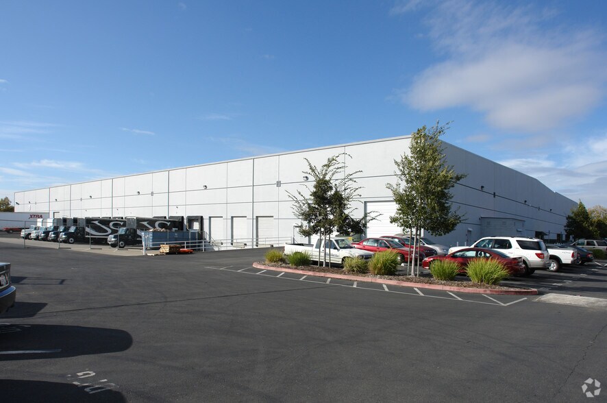 More Photos Of 1740-1780 N Market Blvd, Sacramento Warehouse For Lease