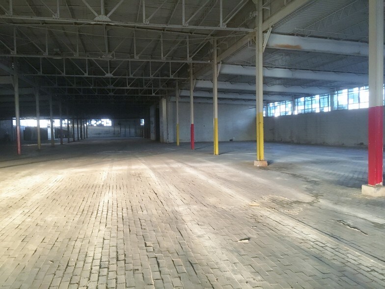 More Photos Of 2800-2822 Carroll Ave, Lynchburg Warehouse For Lease