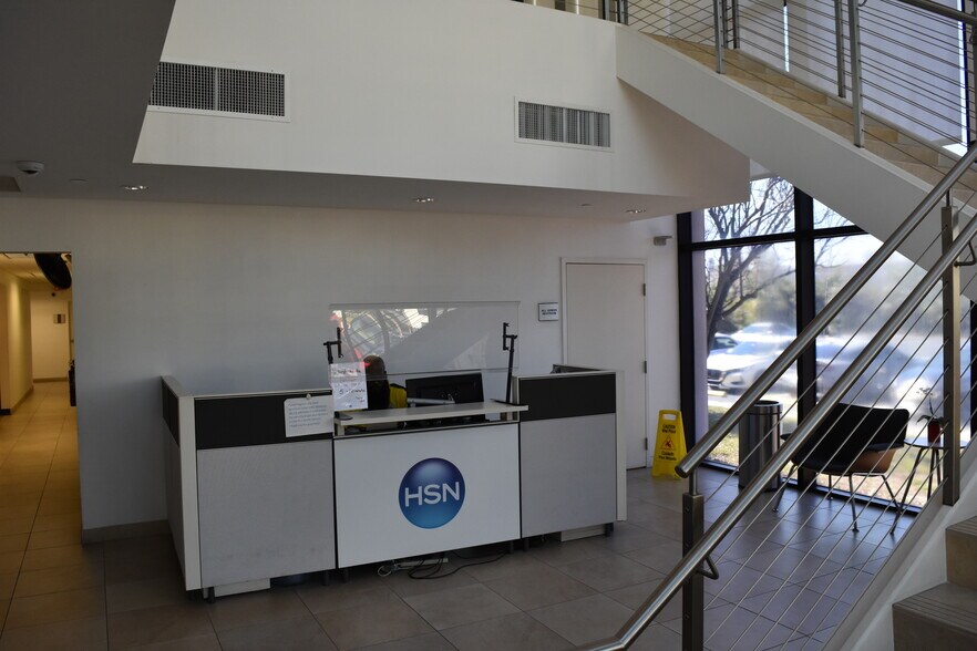 More Photos Of 2400 118th Ave N, Saint Petersburg Manufacturing For Sale