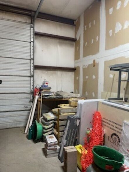 More Photos Of 3241 Franklin Ave, Midland Flex For Lease
