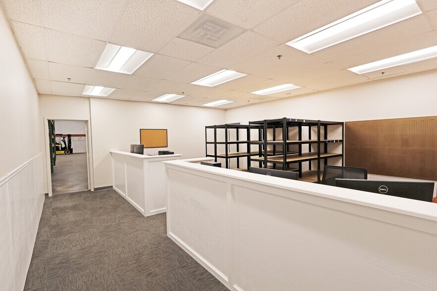 More Photos Of 10 Jewel Dr, Wilmington Warehouse For Lease