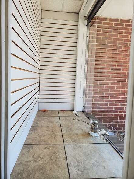 More Photos Of 235 Deer Park Ave, Babylon General Retail For Lease