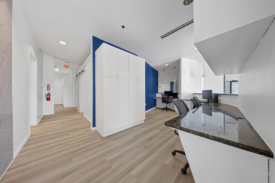 More Photos Of 882 S Kirkman Rd, Orlando Medical For Lease