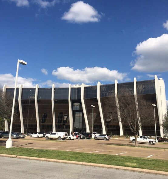 More Photos Of 1800 Teague Dr, Sherman Office For Lease