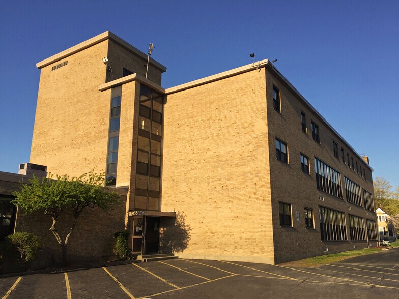 More Photos Of 598 Bridge St, Weymouth Specialty For Lease