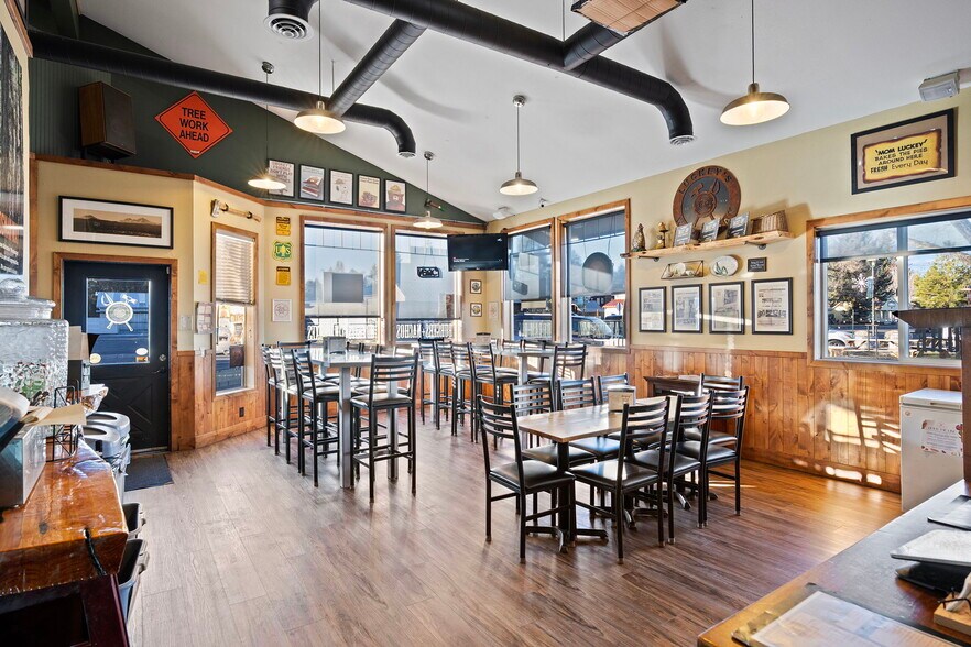 More Photos Of 352 E Hood Ave, Sisters General Retail For Sale