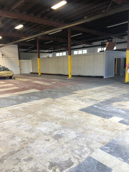 More Photos Of 109 Cockeysville Rd, Cockeysville Warehouse For Lease