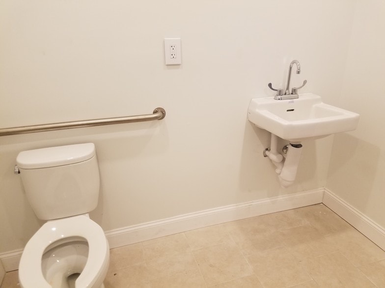 More Photos Of 57-65 E 2nd St, Mineola Warehouse For Lease