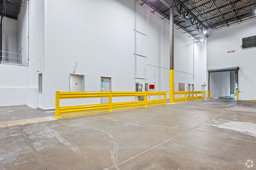 More Photos Of 125 Southside Ct, McDonough Distribution For Lease