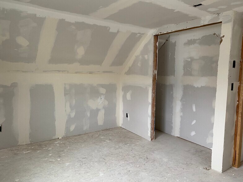 More Photos Of 1333 NE Keel Ave, Lincoln City Specialty For Sale