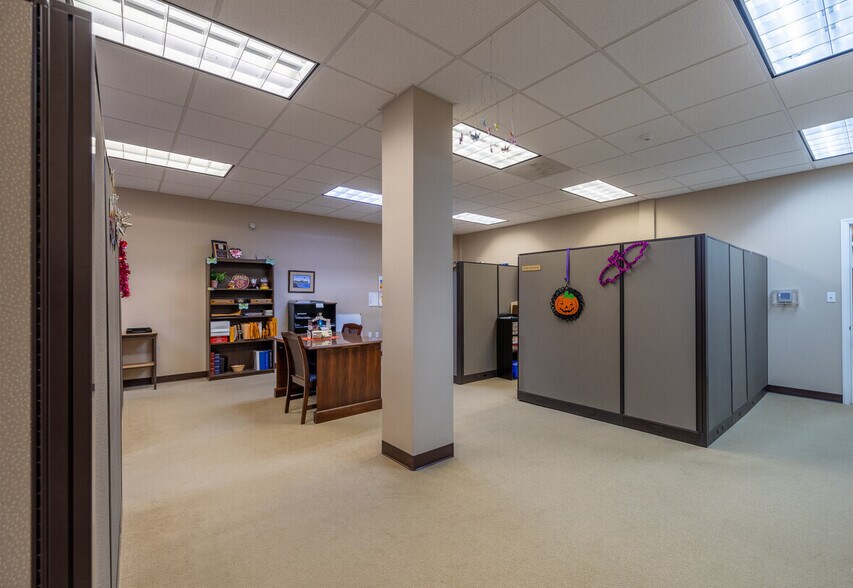 More Photos Of 4708 NW Capital Cir NW, Tallahassee Flex For Sale