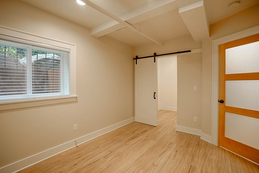 More Photos Of 416 Summit Ave E, Seattle Apartments For Sale