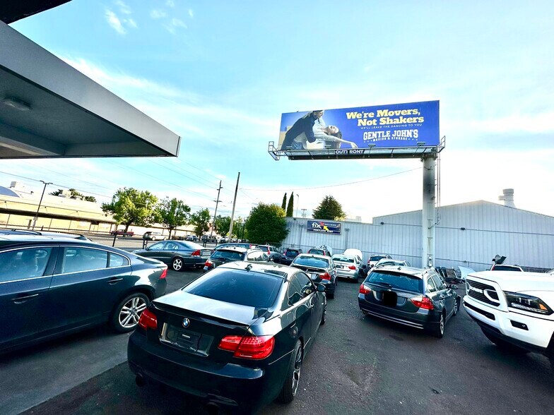 More Photos Of 9321 SE Stark St, Portland Auto Repair For Sale