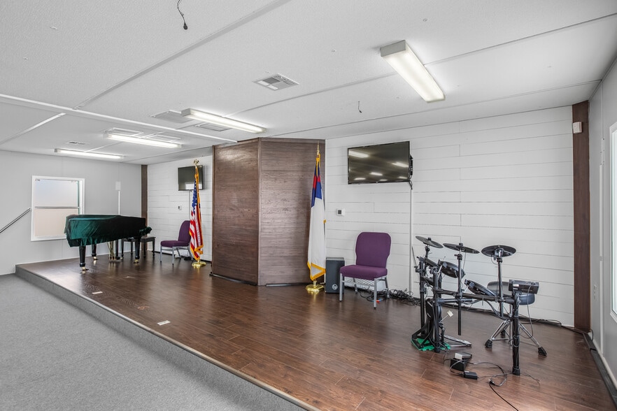 More Photos Of 1255 Mountainview Rd, King Religious Facility For Sale