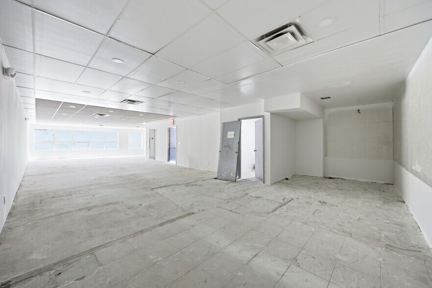 More Photos Of 136-21 41st Ave, Flushing Storefront Retail Office For Sale