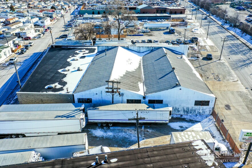 More Photos Of 4817 W Lake St, Melrose Park Manufacturing For Sale
