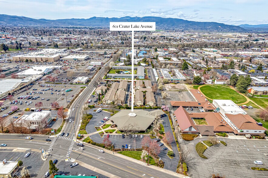 Primary Photo Of 601 Crater Lake Ave, Medford Bank For Lease