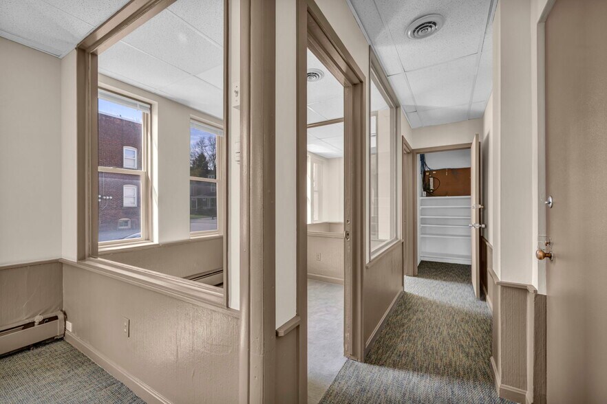 More Photos Of 15705 Detroit Ave, Lakewood Office For Lease