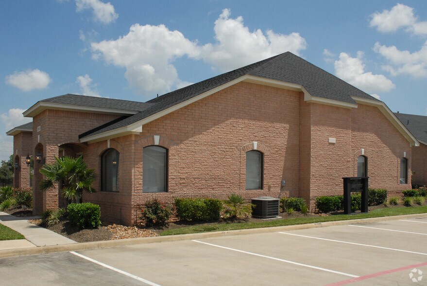 More Photos Of 1828 Snake River Rd, Katy Medical For Lease