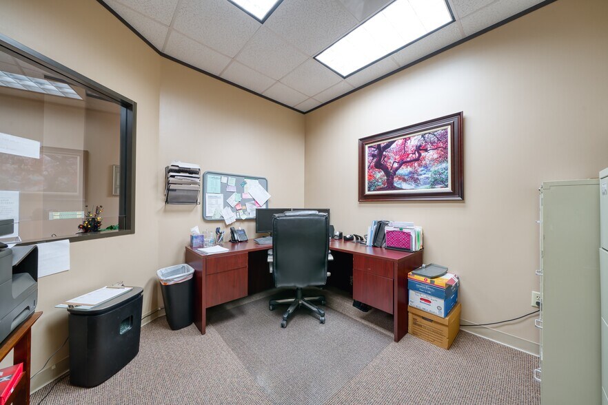 More Photos Of 15430 Ridge Park Dr, Houston Office For Sale