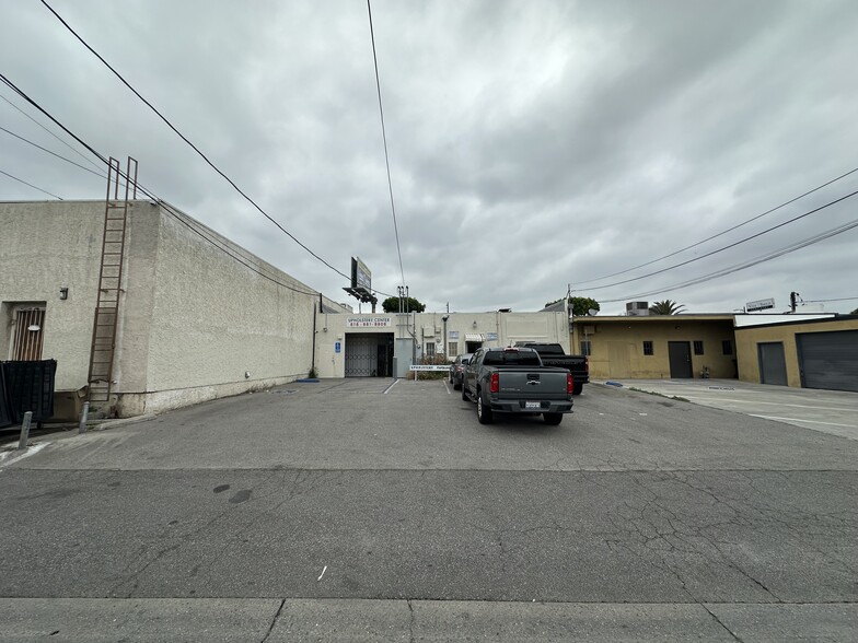 More Photos Of 17644-17646 Chatsworth St, Granada Hills Storefront Retail Office For Lease