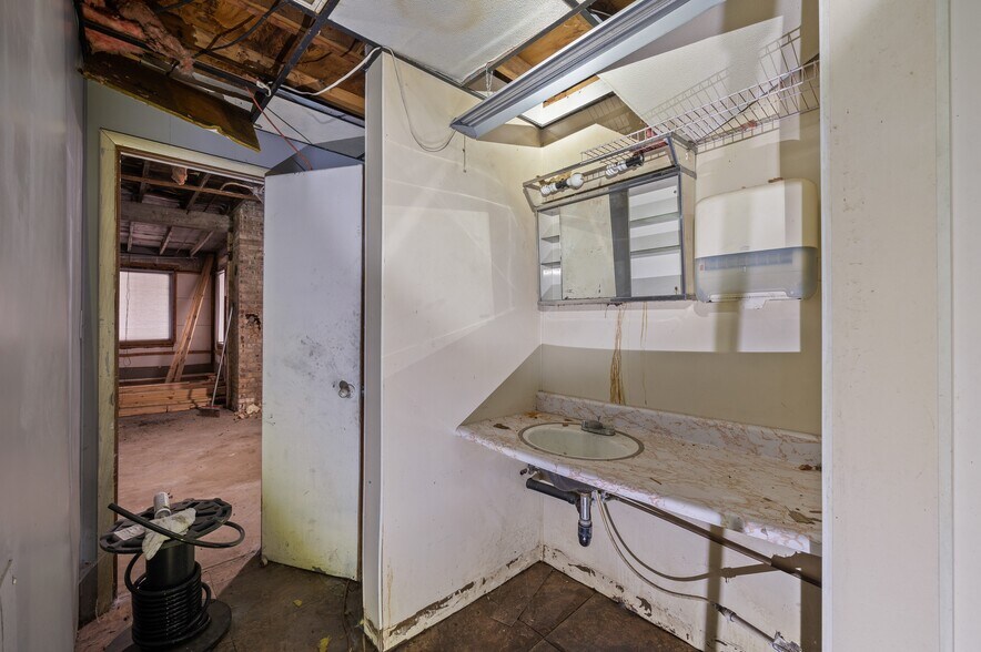 More Photos Of 500 Washington St, Coloma Manufacturing For Lease