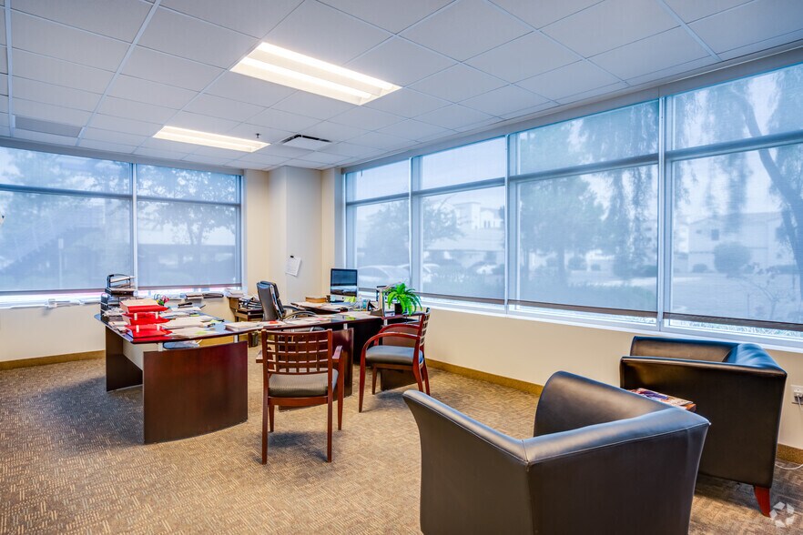 More Photos Of 3377 S Price Rd, Chandler Office For Lease