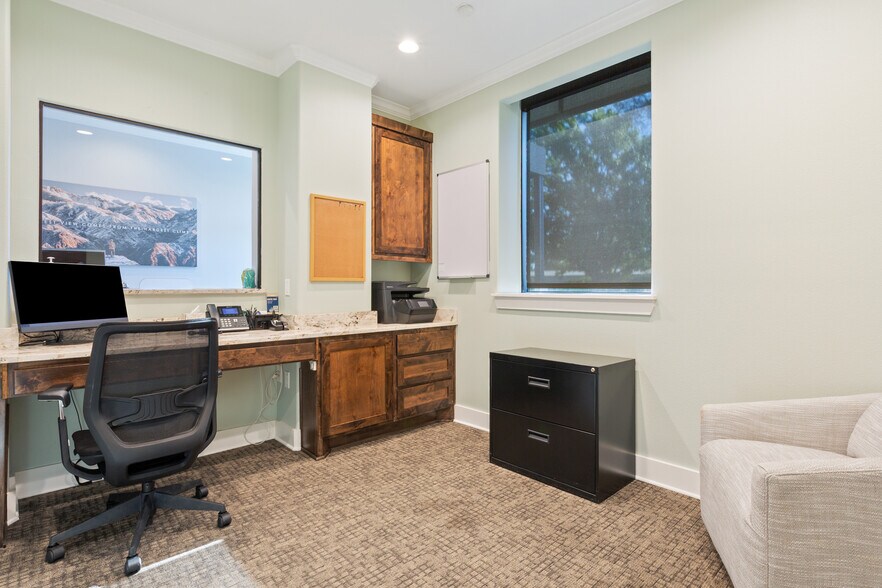 More Photos Of 1927 Columbus Ave, Waco Office For Sale