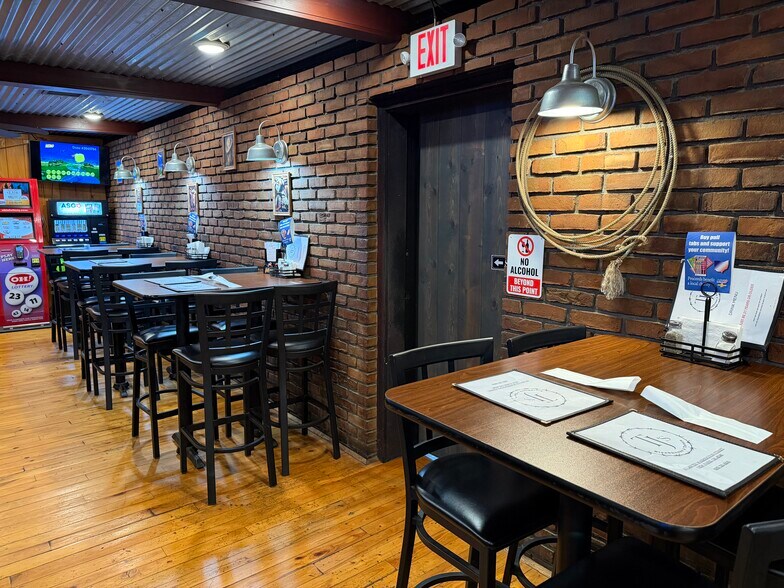 More Photos Of 617 S Washington St, New Paris Bar For Sale