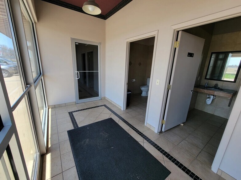 More Photos Of 47080 273rd St, Harrisburg Warehouse For Lease