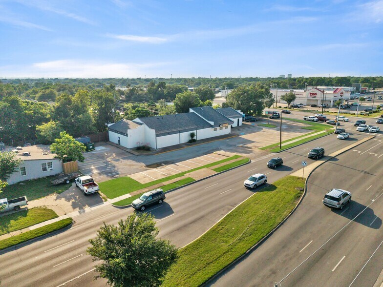 More Photos Of 9991 Marsh Ln, Dallas Medical For Lease