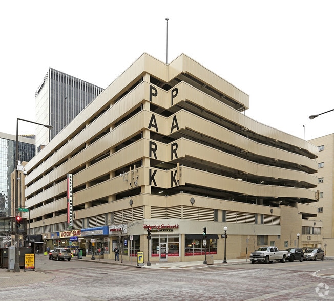 More Photos Of 340 Wabasha St N, Saint Paul Parking Garage For Lease