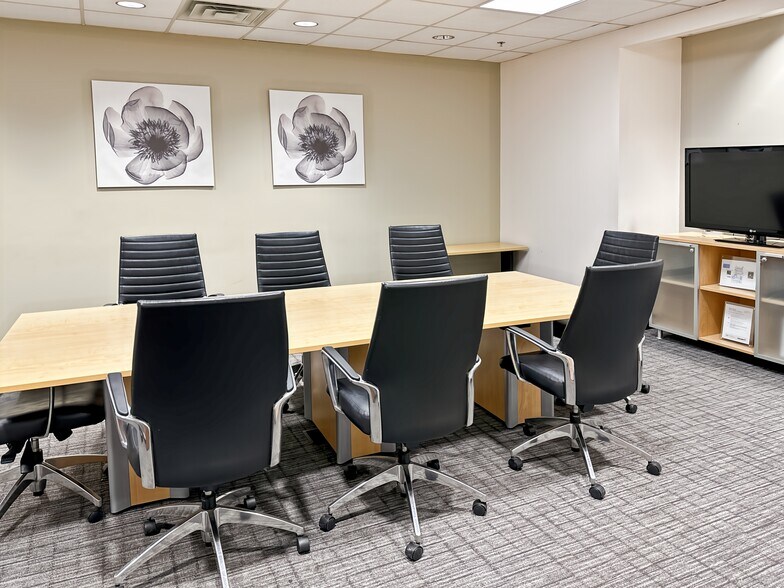 More Photos Of 1155 N Service Rd W, Oakville Coworking Space