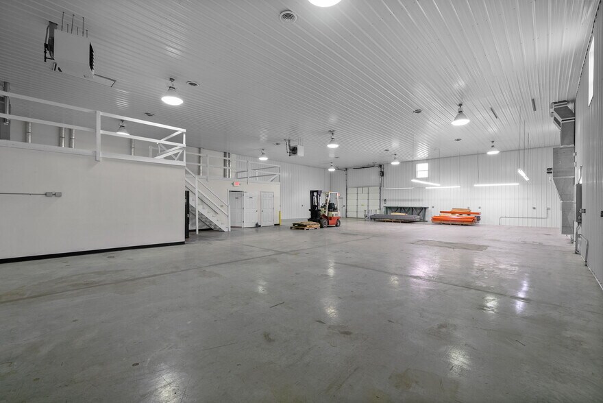 More Photos Of 1799 Alpine Dr, Clarksville Warehouse For Lease