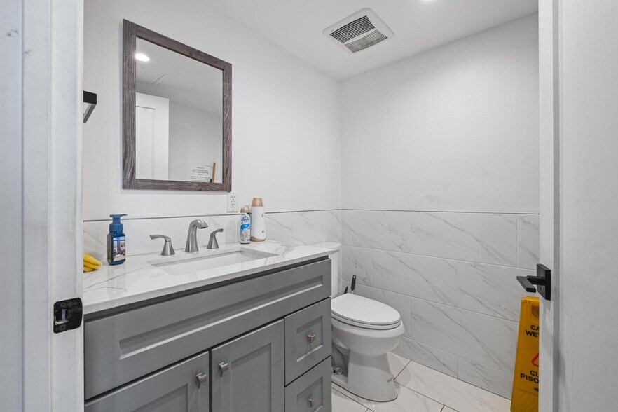 More Photos Of 18750 Crenshaw Blvd, Torrance General Retail For Sale